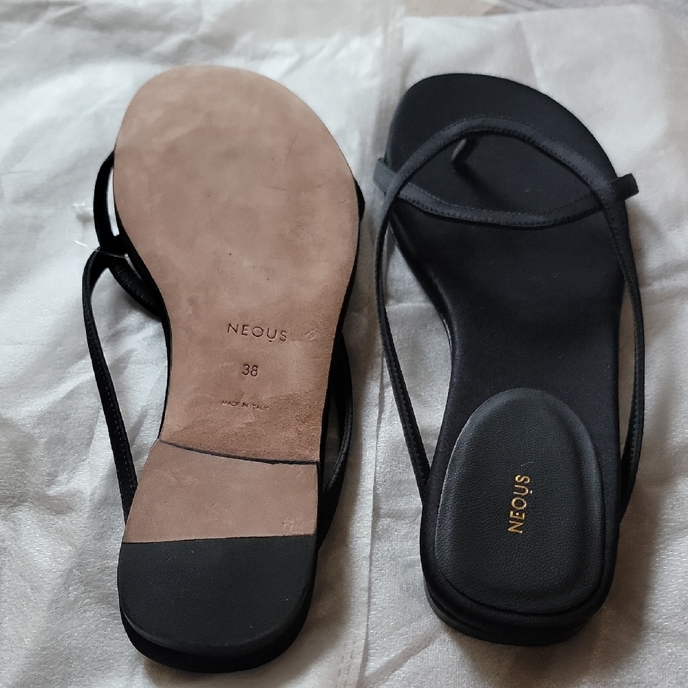 Neous Kaitos Thong Strap Sandals